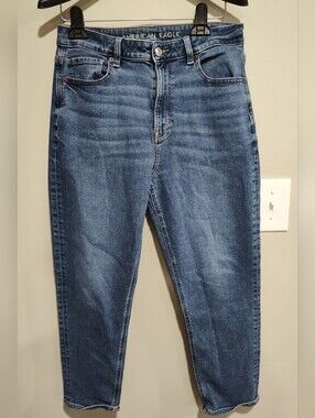 AE American Eagle Women's 8S High Rise Mom Jeans Stretch Medium Denim 8 Short